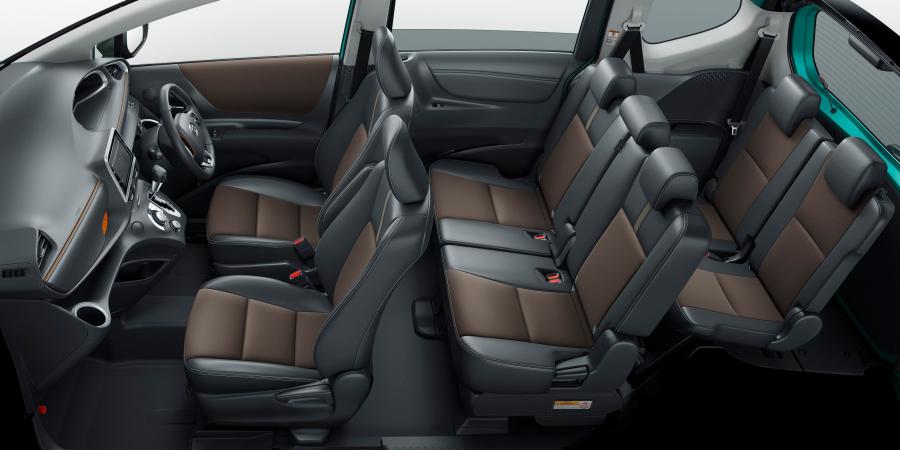 Интерьер Toyota Sienta 2018 года  (фото 2 из 3)